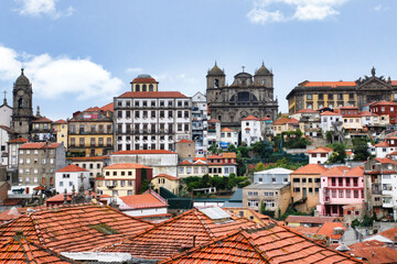 An overview of the beautiful Portuguese city of Porto with its characteristic multicolored houses