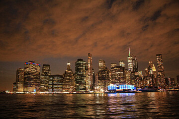 Manhattan nocturno, edificios dueños de la noche.