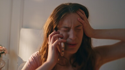Obraz premium Frustrated woman talking phone in morning closeup. Shocked girl oversleep work