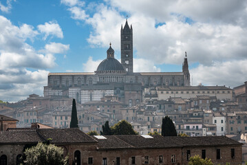 Fototapeta na wymiar Panoramic view of the historic city of Siena