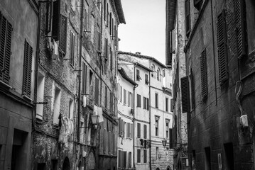 Fototapeta premium Somewhere in the streets of the old medieval Siena city