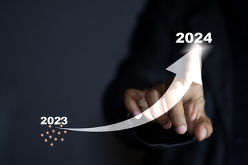 2024 business growth drawing a chart