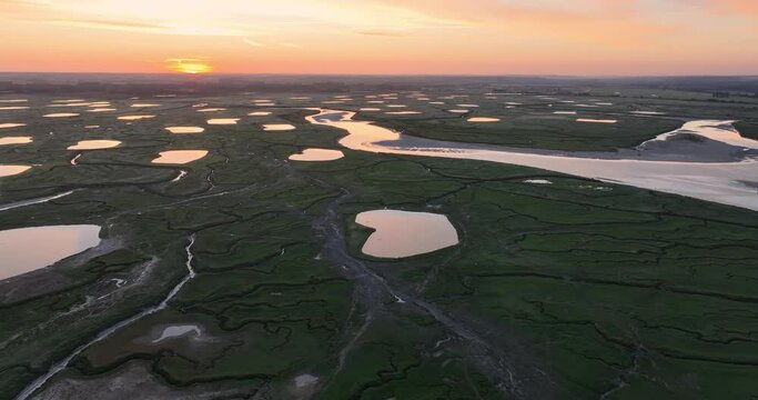Aube sur la baie de Somme pr&egrave;s de Saint-Valery-sur-Somme