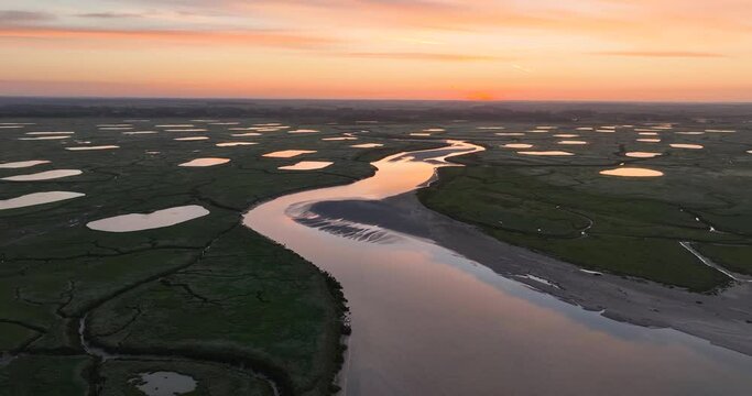 Aube sur la baie de Somme pr&egrave;s de Saint-Valery-sur-Somme