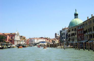 Fototapeta na wymiar Beautiful view of city and canal on a sunny day. Venice. Italy.