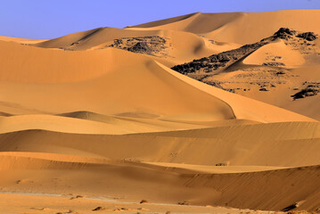 SAHARA DESERT IN ALGERIA. SAND DUNES AND ROCK FORMATIONS AROUND THE OASIS OF DJANET