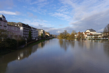 Fototapeta na wymiar Hochwasser in der Stadt Bad Kissingen