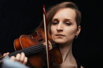 Violinist's solemn atmosphere testament to artistry
