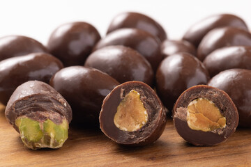 ピスタチオ　チョコレート