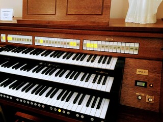 Organy czyli instrument klawiszowy przeznaczony do kościoła - obrazy, fototapety, plakaty