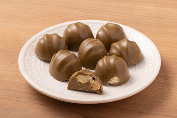 マカデミアナッツ　チョコレート（ほうじ茶ラテ味）