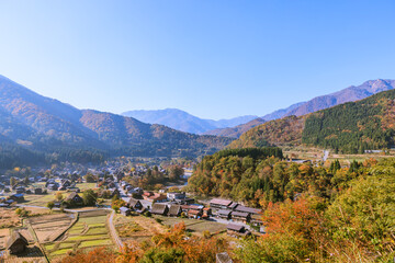 Naklejka premium 世界遺産白川郷の秋景色 岐阜県白川村