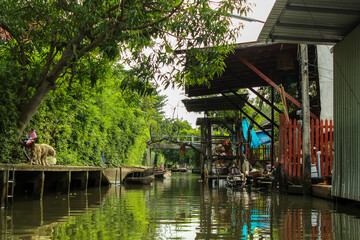 Fototapeta na wymiar Famous floating market in Thailand, Damnoen Saduak