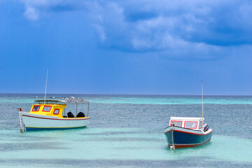 Fototapeta premium boats on the beach
