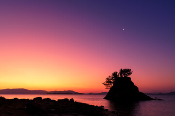 夜明け前美しい空と海