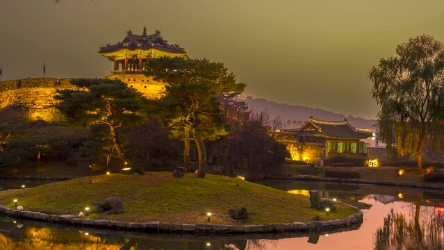 Time lapse, as it gets dark, Dongbuklu and Yongyeon are lit up and it is beautiful. Zoom out