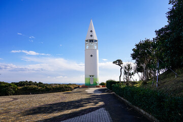 城ヶ島東端に建つ三浦大根をイメージした安房埼灯台（神奈川県三浦市）