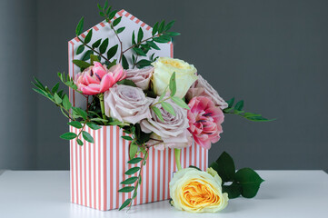 Elegance Unveiled: A Beautiful Bouquet of Multicolored Roses Presented in a Luxurious Cardboard Gift Box – A Stunning Floral Design for Weddings, Birthdays, and Special Occasions