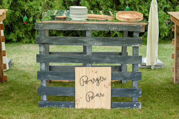 DIY pallet bar with 