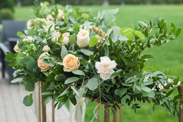 Elegant Floral Composition: Closeup of Wedding Centerpiece with Various Roses and Greenery. Delicate Flower Arrangement Adding Beauty to Wedding Decor - 706329267