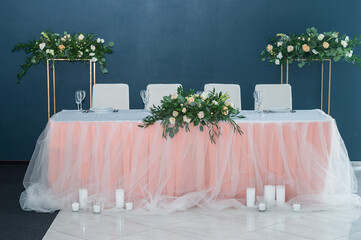 Elegant wedding table covered with pink tablecloth and white tulle. - 706329275