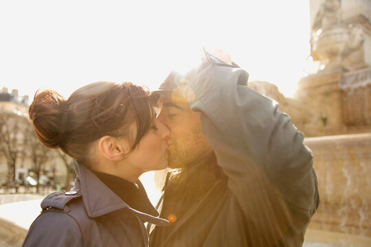 Close up of a couple kissing
