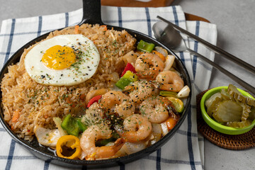 Kimchi fried rice, steak, Toshisal steak, fried rice, pork belly, Vienna, kimchi fried rice, carbonara, webfoot octopus, Fried shrimp. Fried shrimp
