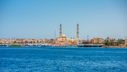 Fototapeta na wymiar many ships in the Hkrgada Marina in the Red Sea