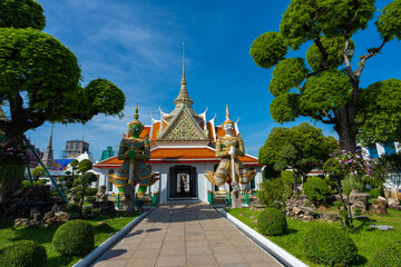 Fototapeta premium Gates to Ordination Hall with statues of Giants, demon guardians at Wat Arun