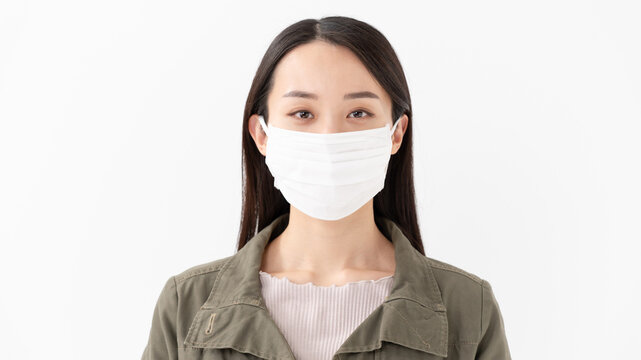マスクをした女性 - Powered by Adobe