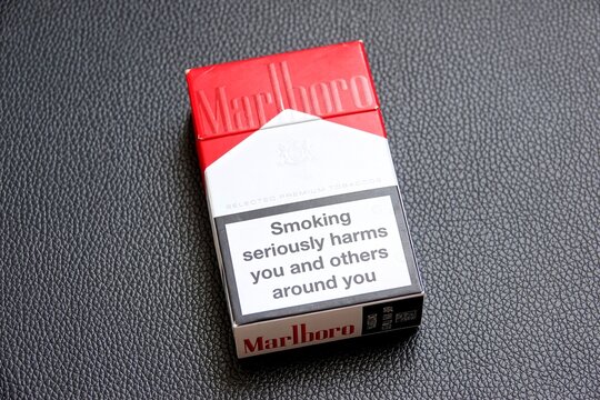 what does cigarette fit jeans mean 6 Cigarette Jeans Outfits It Girls Are Wearing in 2026