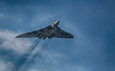 Last flight over Kent of the Avro Vulcan XH558 bomber