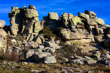 Peña Arcón en un día soleado.