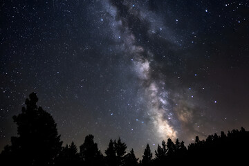 Fototapeta na wymiar Galaktische Pracht: Die majestätische Schönheit der Milchstraße im nächtlichen Sternenhimmel