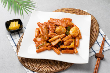 Cold buckwheat noodles, cold mail, spicy buckwheat noodles, handmade sirloin pork cutlet, pork cutlet, sirloin, food, meat, meal, dinner, rice, dish, plate, chicken