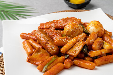 Cold buckwheat noodles, cold mail, spicy buckwheat noodles, handmade sirloin pork cutlet, pork cutlet, sirloin, food, meat, meal, dinner, rice, dish, plate, chicken