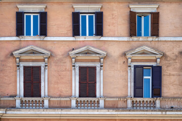 Fototapeta na wymiar Facade details of beautiful old buildings in the center of Rome, Italy