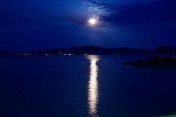 Fototapeta na wymiar Al chiaro di luna, Lago Trasimeno
