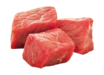 cubos de carne bovina cru isolado em fundo transparente - pedaços de filé mignon 