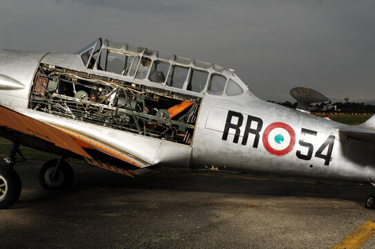 Image of the North American T-6 Texan, plane  that was a single-engine low-wing training, aircraft produced by the US company North American Aviation from the 1930s used during the World War II