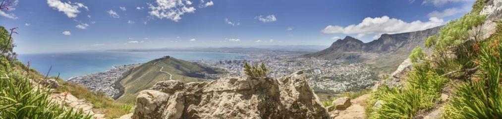Photo sur Plexiglas Montagne de la Table Panoramic picture of Cape Town taken from Lions Head mountain