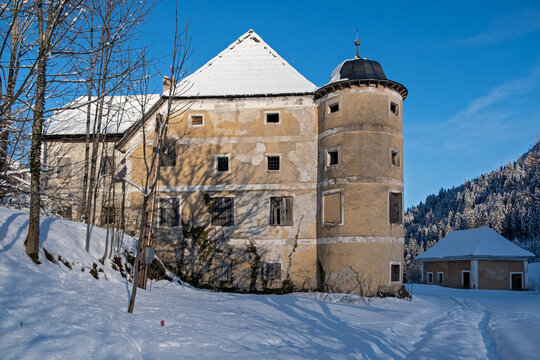 Schloss Greifenberg im Winter  . Greifenberg castle . Radmer . Steiermark . &Ouml;sterreich