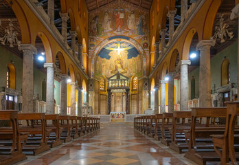 Intérieur de l'Église d'Argentine Santa Maria Addolorata sur la place de Buenos Aires, à Rome,...