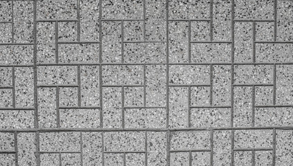 suelo de ladrillos grises y rugosos puestos de distintas formas generando líneas distintas 