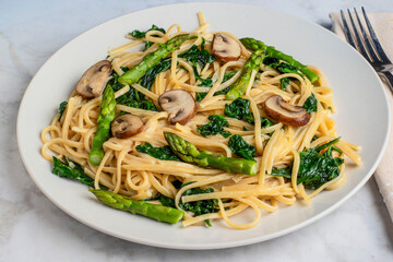 spaghetti  with asparagus , spinach  and mushrooms
