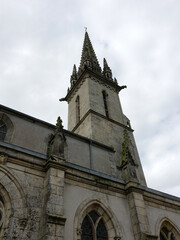 Fototapeta na wymiar église Saint-Pierre de Plouescat