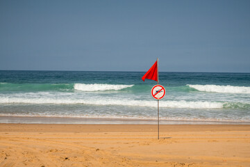 Panneau d'interdiction de baignade