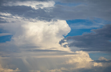 Fototapeta premium Sky with beautiful clouds and blue sky background