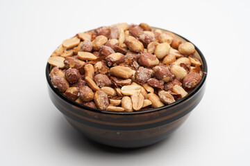 Oven baked salted peanuts