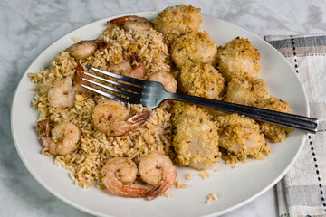 baked scallops ith brown rice and shrimp